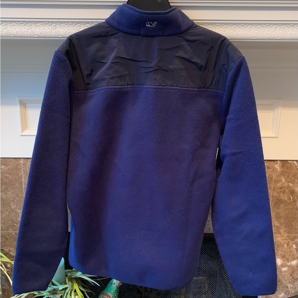 Vineyard Vines solid blue fleece 1/4 zip. In very good condition, size large - Picture 3 of 3